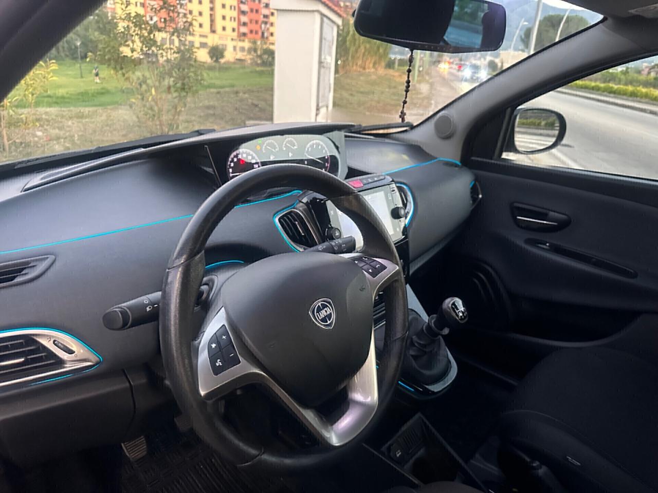 Lancia Ypsilon 1.0 FireFly 5 porte S&S Hybrid Ecochic Silver