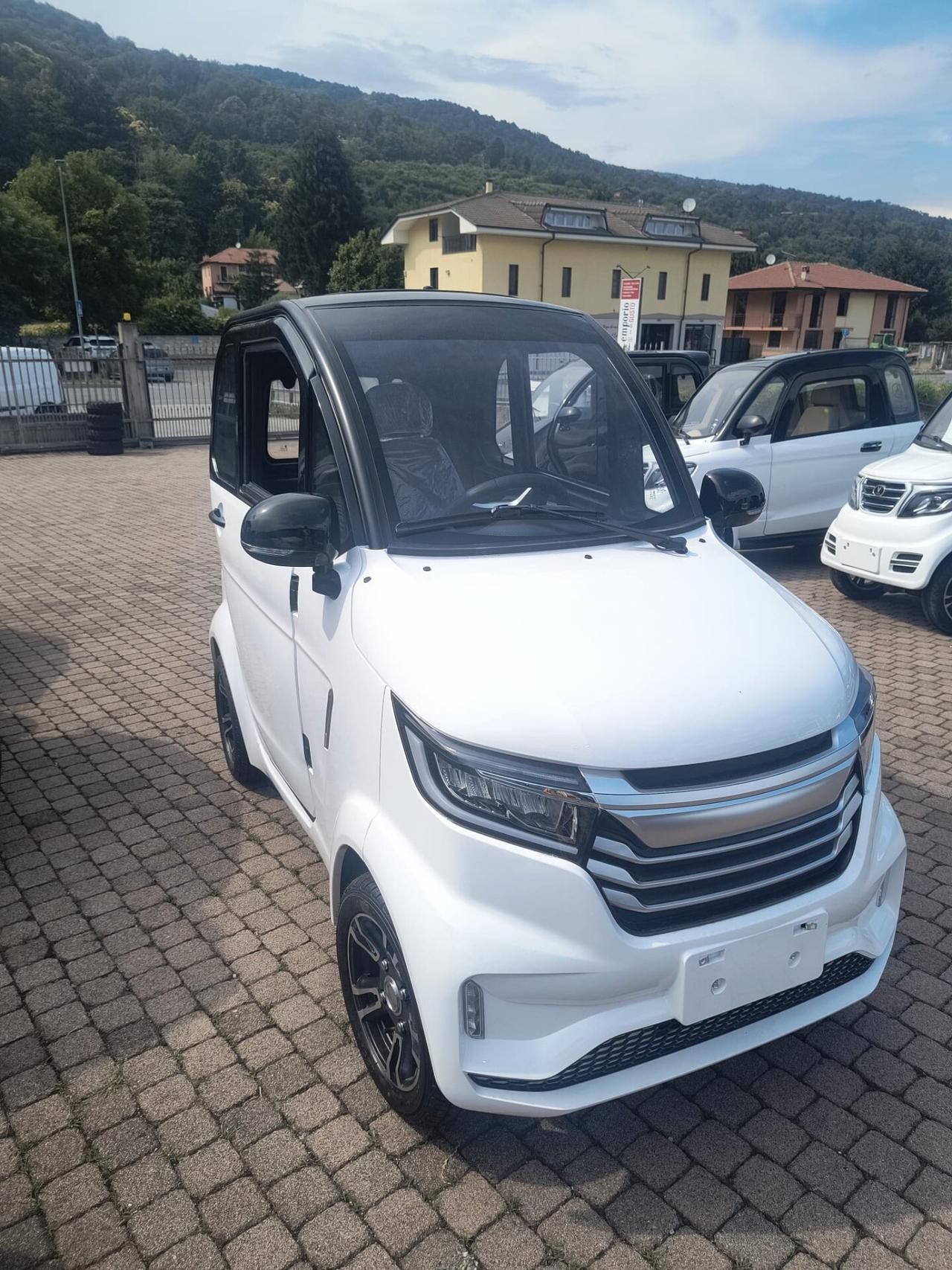 MINI AUTO DISABILI SCOOTER CABINATO ANZIANI