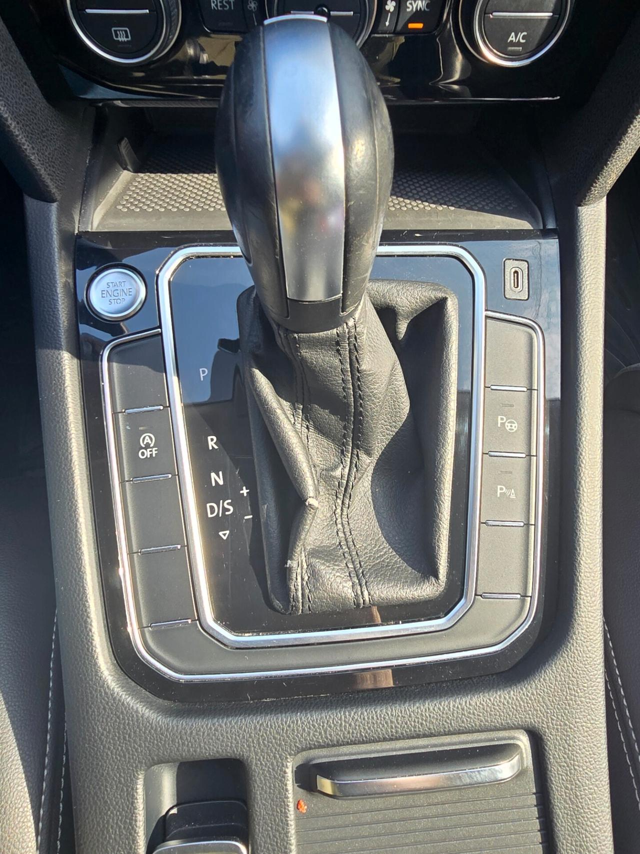 VW Passat 2.0 TDI 150CV DSG Executive -2019