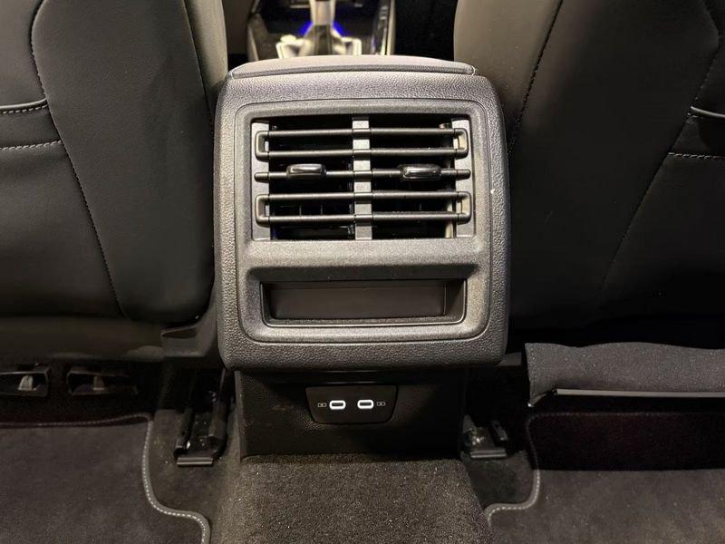 Volkswagen Golf 1.5 TSI ACT 110kW R-LINE LED NAVI CAMERA