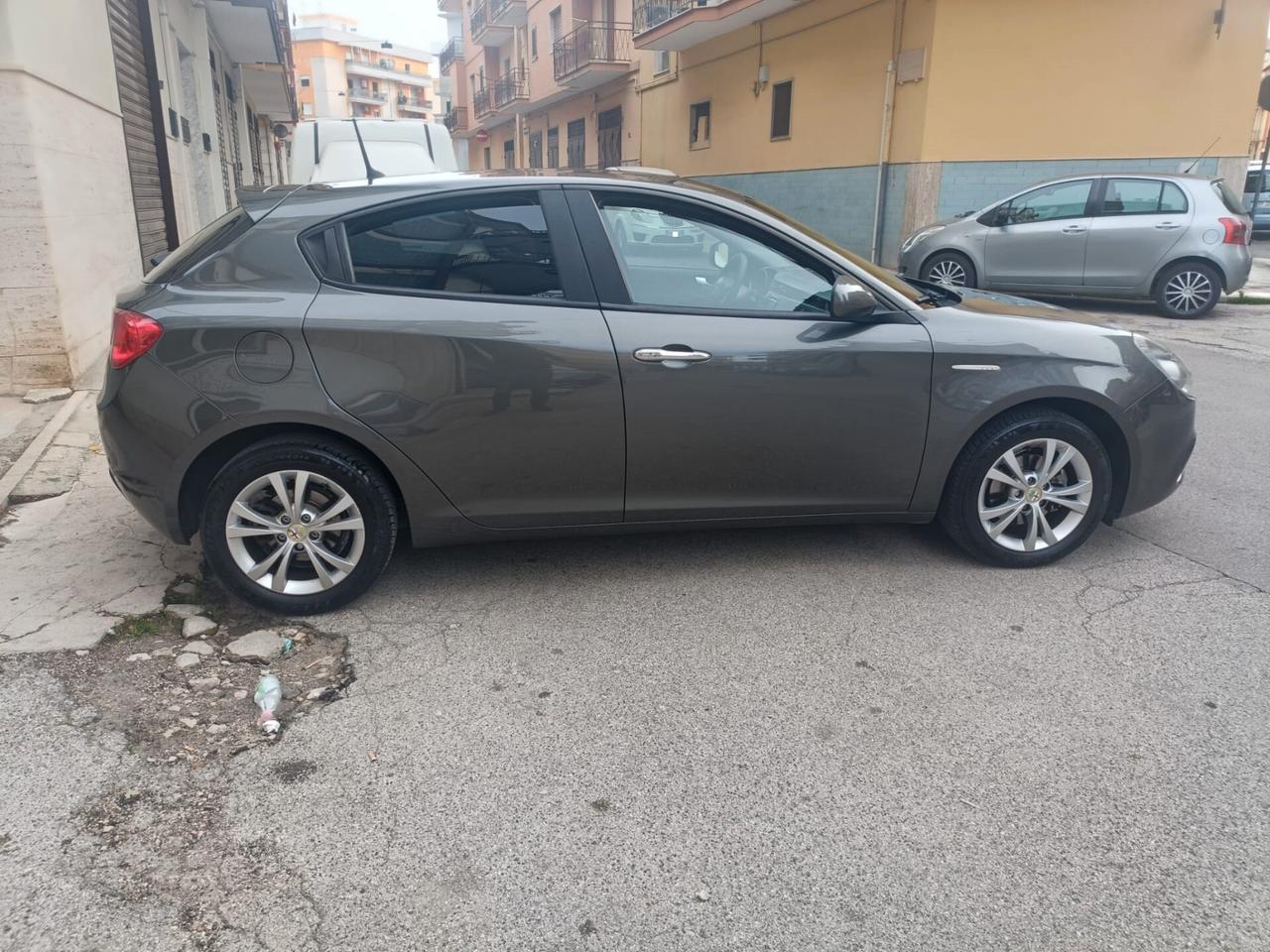 Alfa Romeo Giulietta 1.6 JTDm-2 105 CV Distinctive