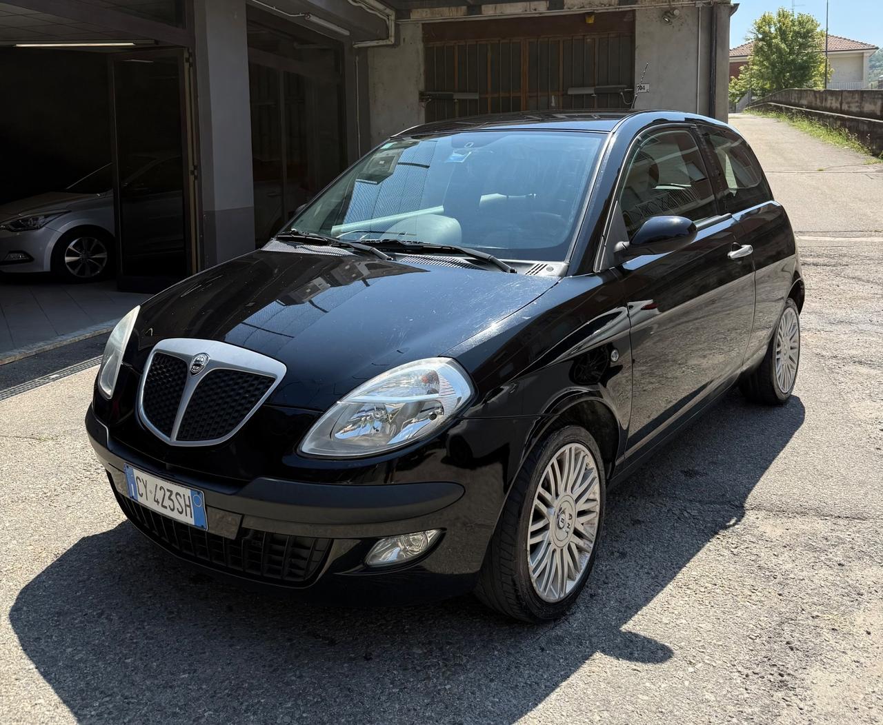 Lancia Ypsilon 1.2 16V Momo Design