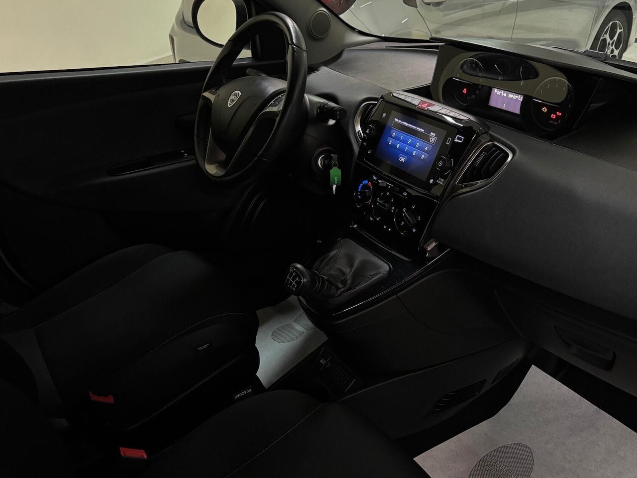 Lancia Ypsilon 1.0 FIREFLY 70CV S&S HYBRID GOLD