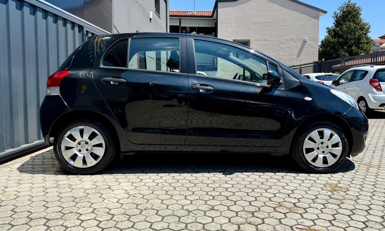 Toyota Yaris 1.0 BENZINA 5 porte Luxury pack NEOPATENTATI