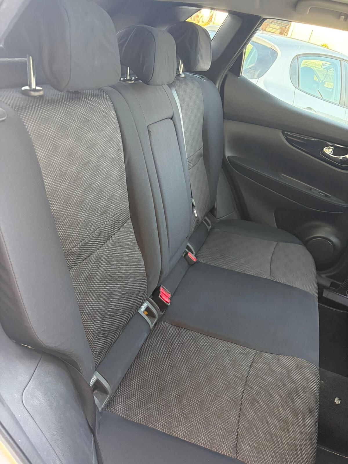 Nissan Qashqai 1.5 dCi tetto in vetro navigazione full