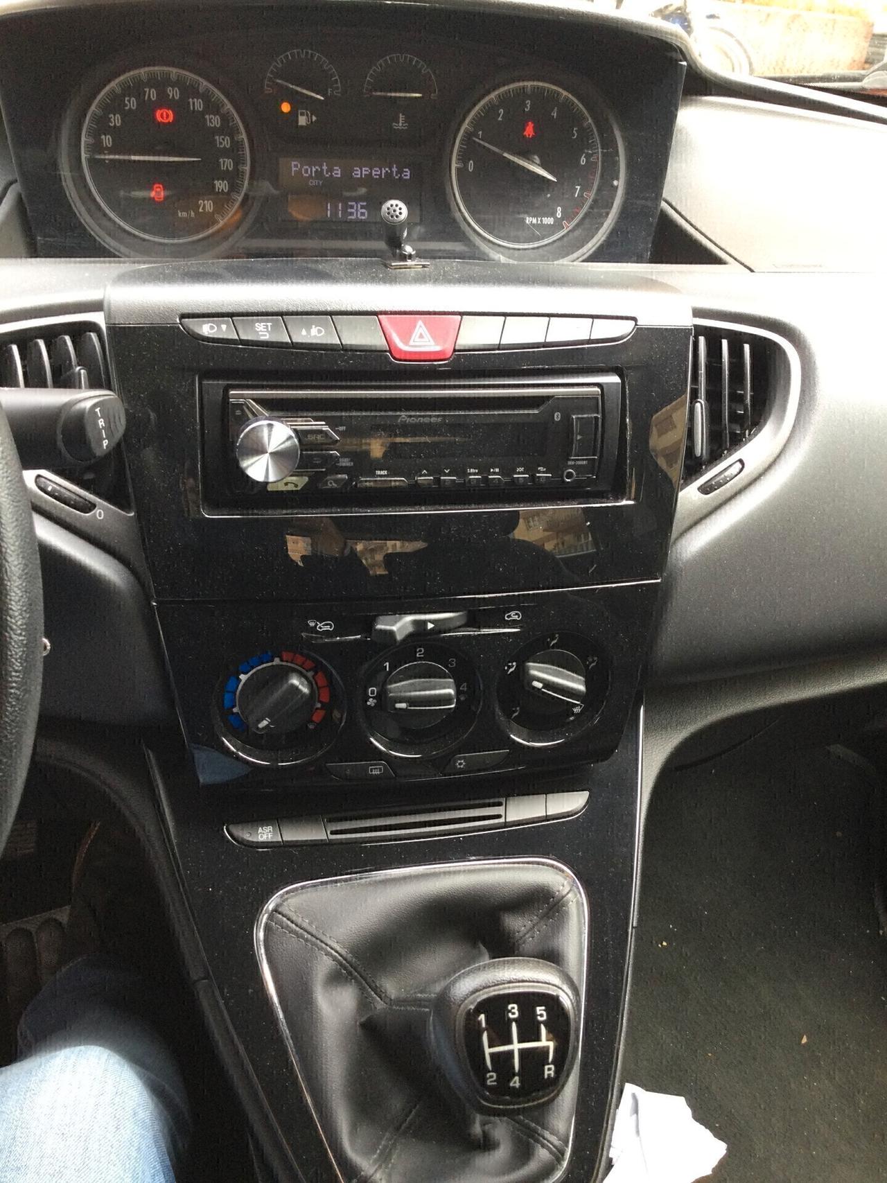Lancia Ypsilon 1.2 69 CV 5 porte Silver
