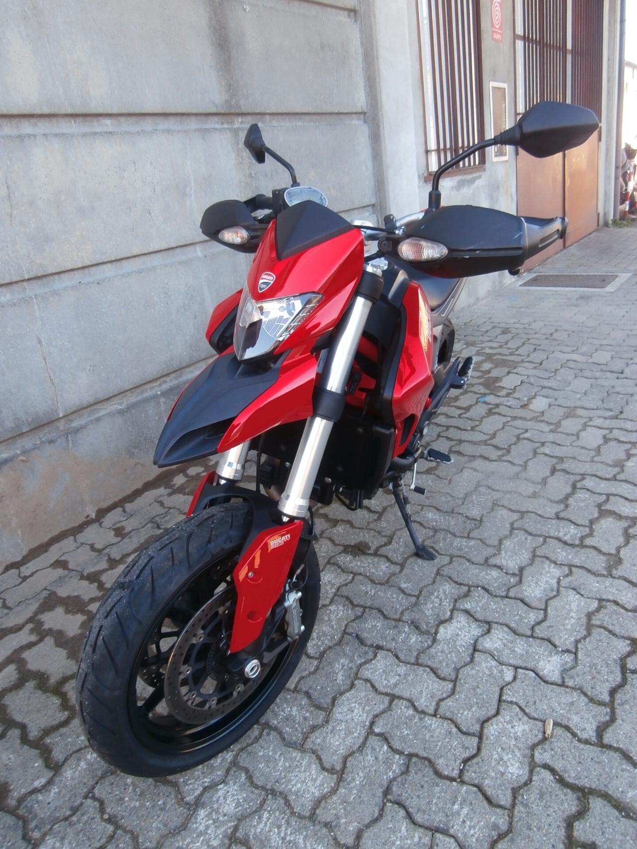 Ducati Hyperstrada 821 del 2014 Compreso trapasso-tagliando-garanzia