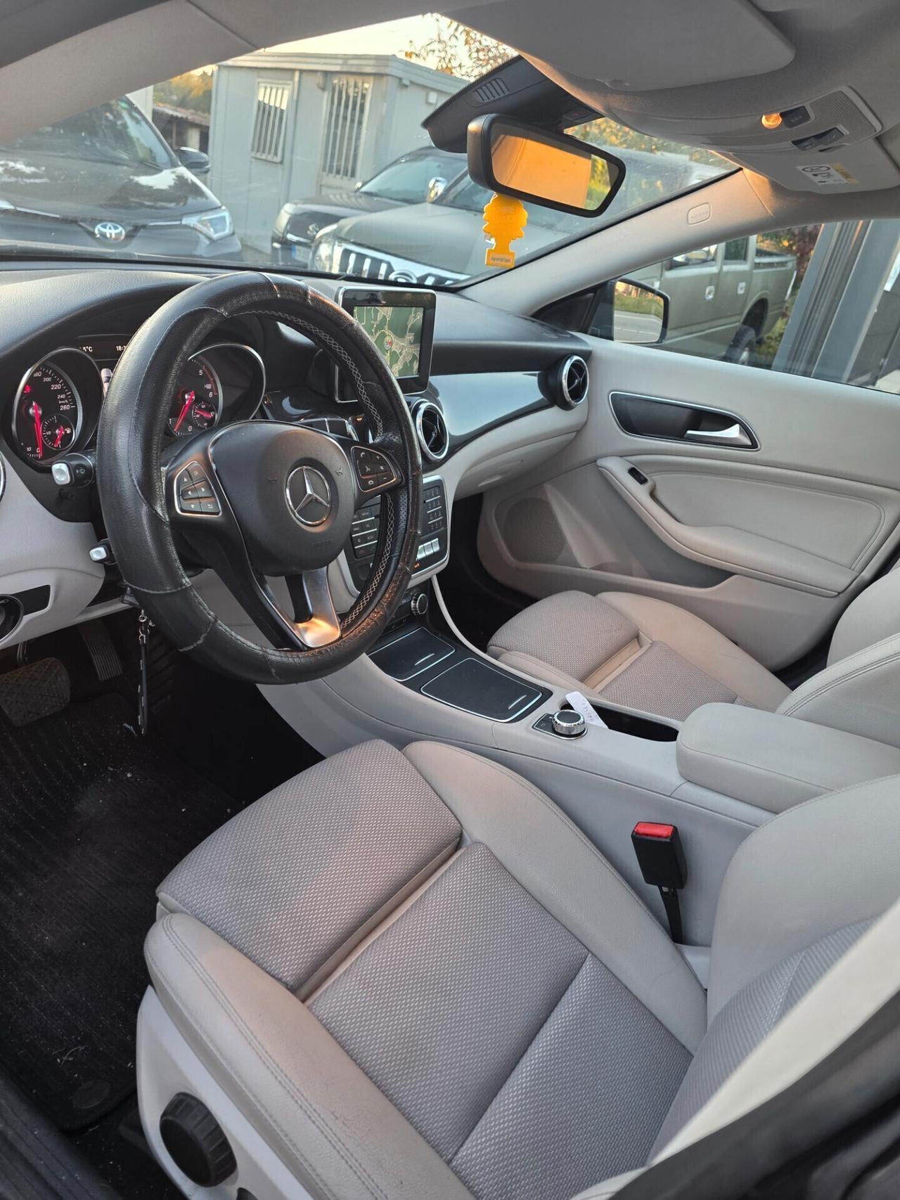 Mercedes-benz CLA 200 d Automatic Premium