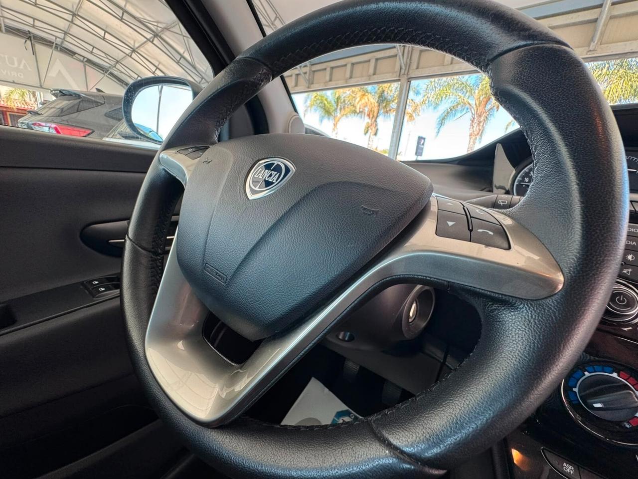 Lancia Ypsilon 1.2 69 CV 5 porte S&S Gold