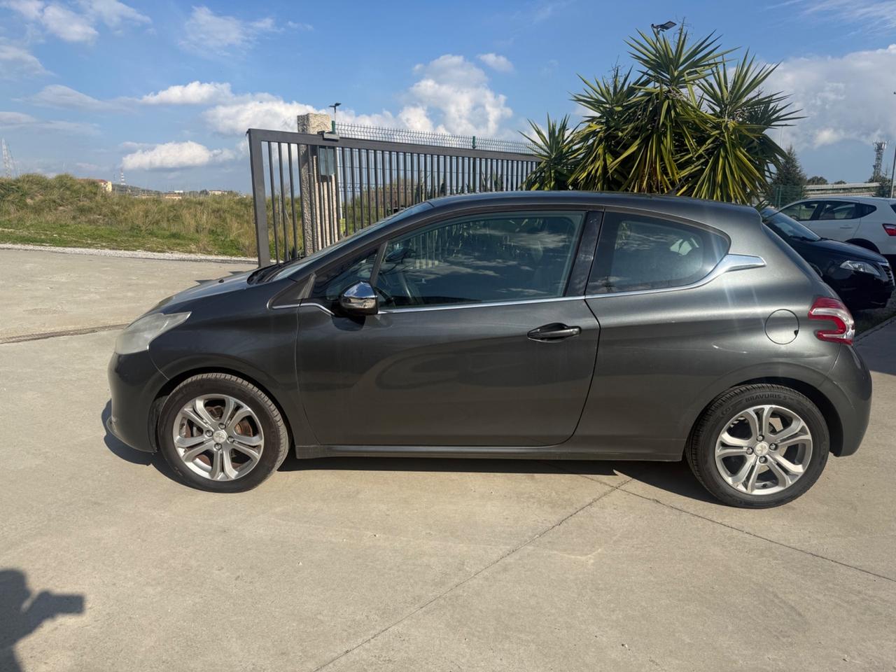 Peugeot 208 1.4 HDi 68 CV 3 porte Allure