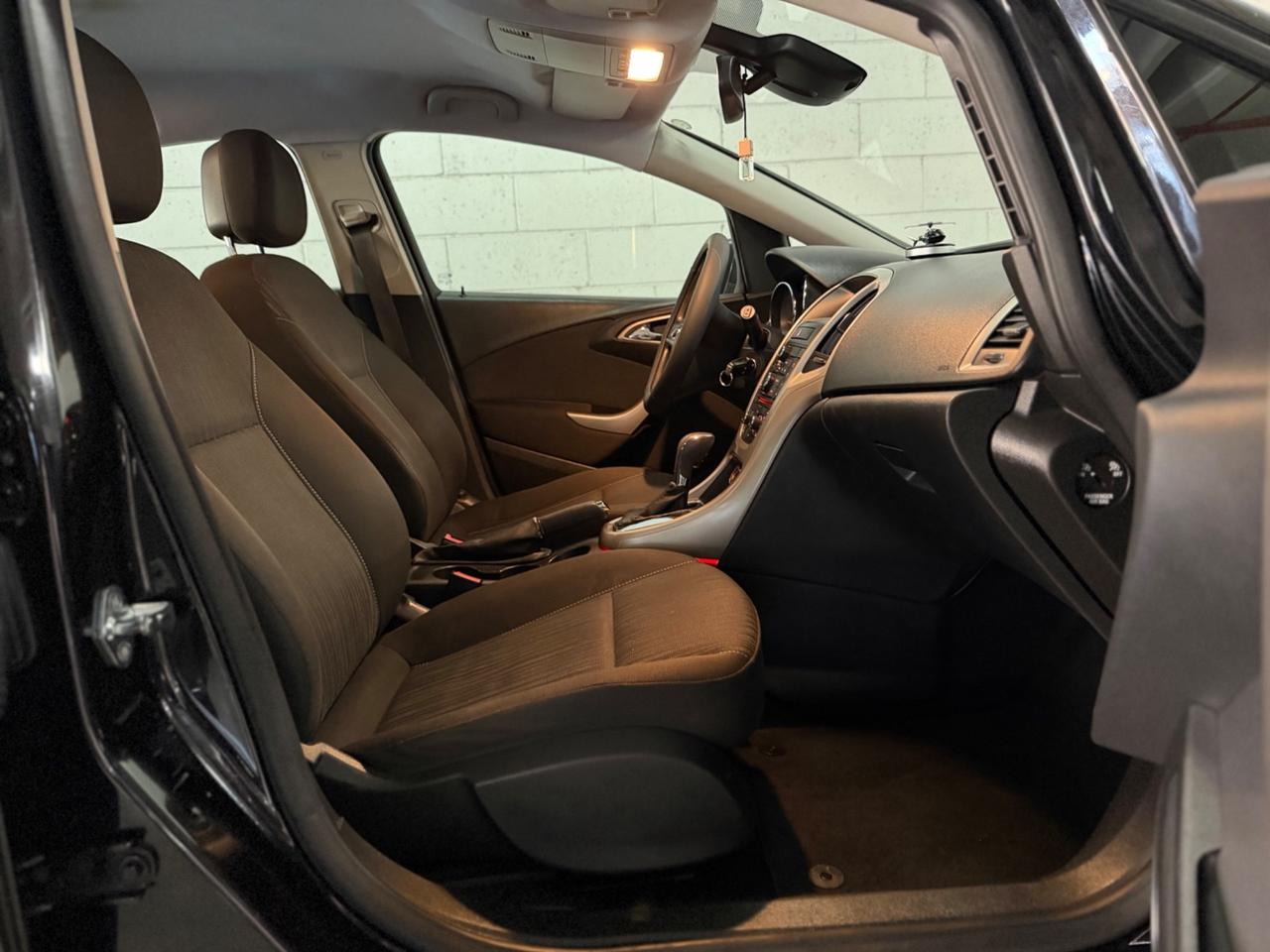 Opel Astra 1.6 115CV 5 porte Cosmo automatico