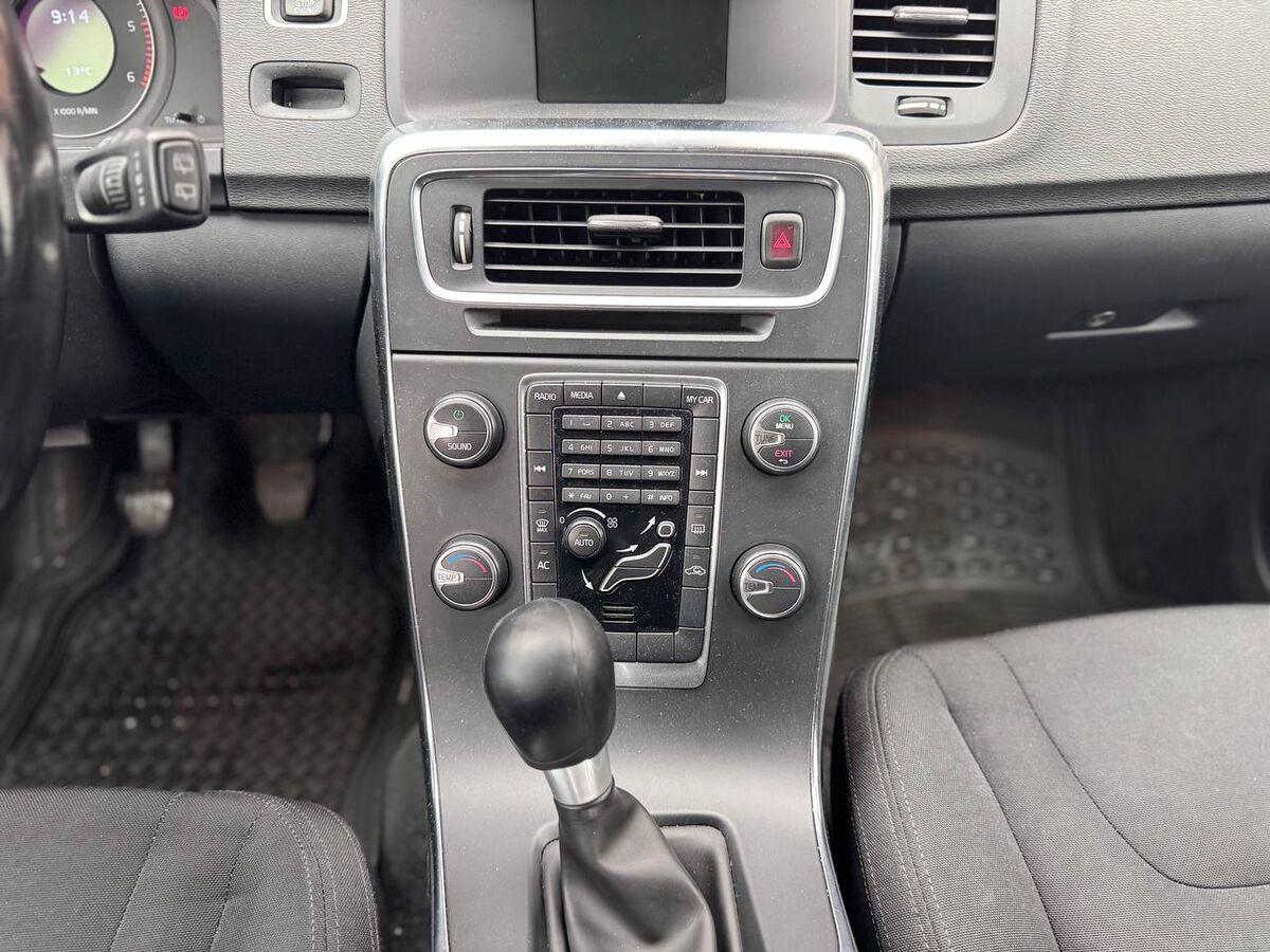 Volvo V60 I 2010 V60 2.0 D3 Summum
