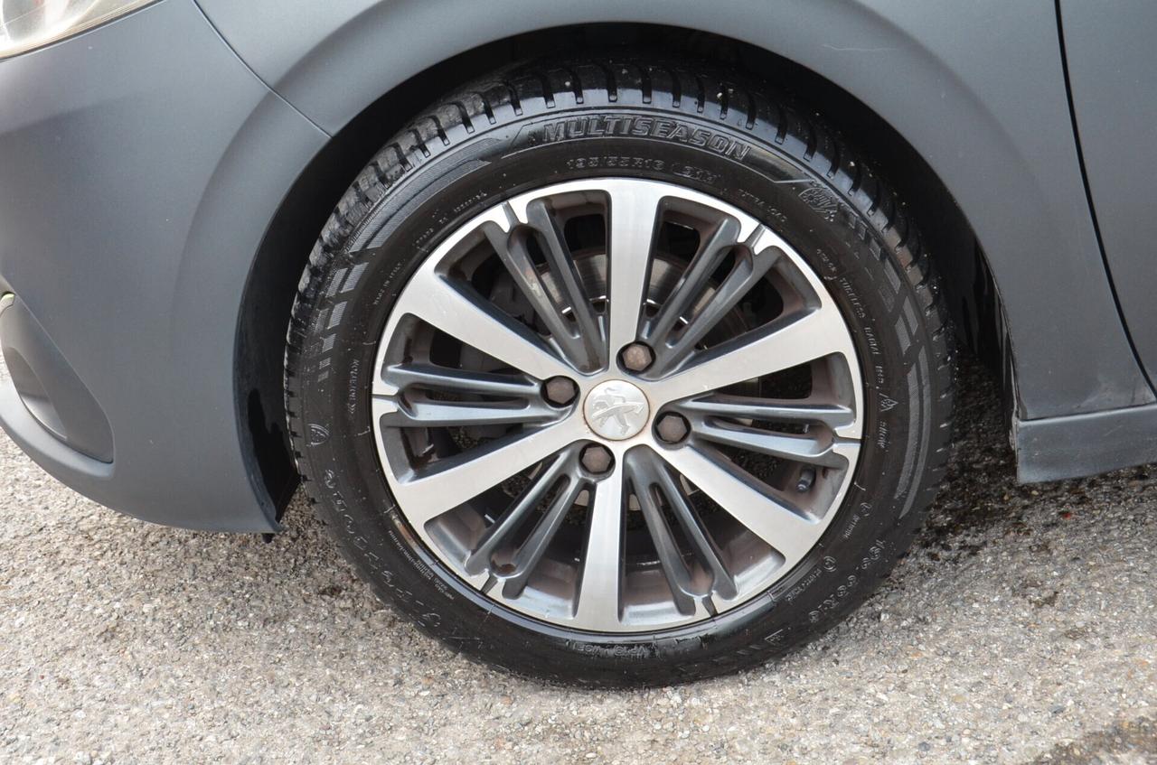 Peugeot 208 PureTech 82 5 porte Allure