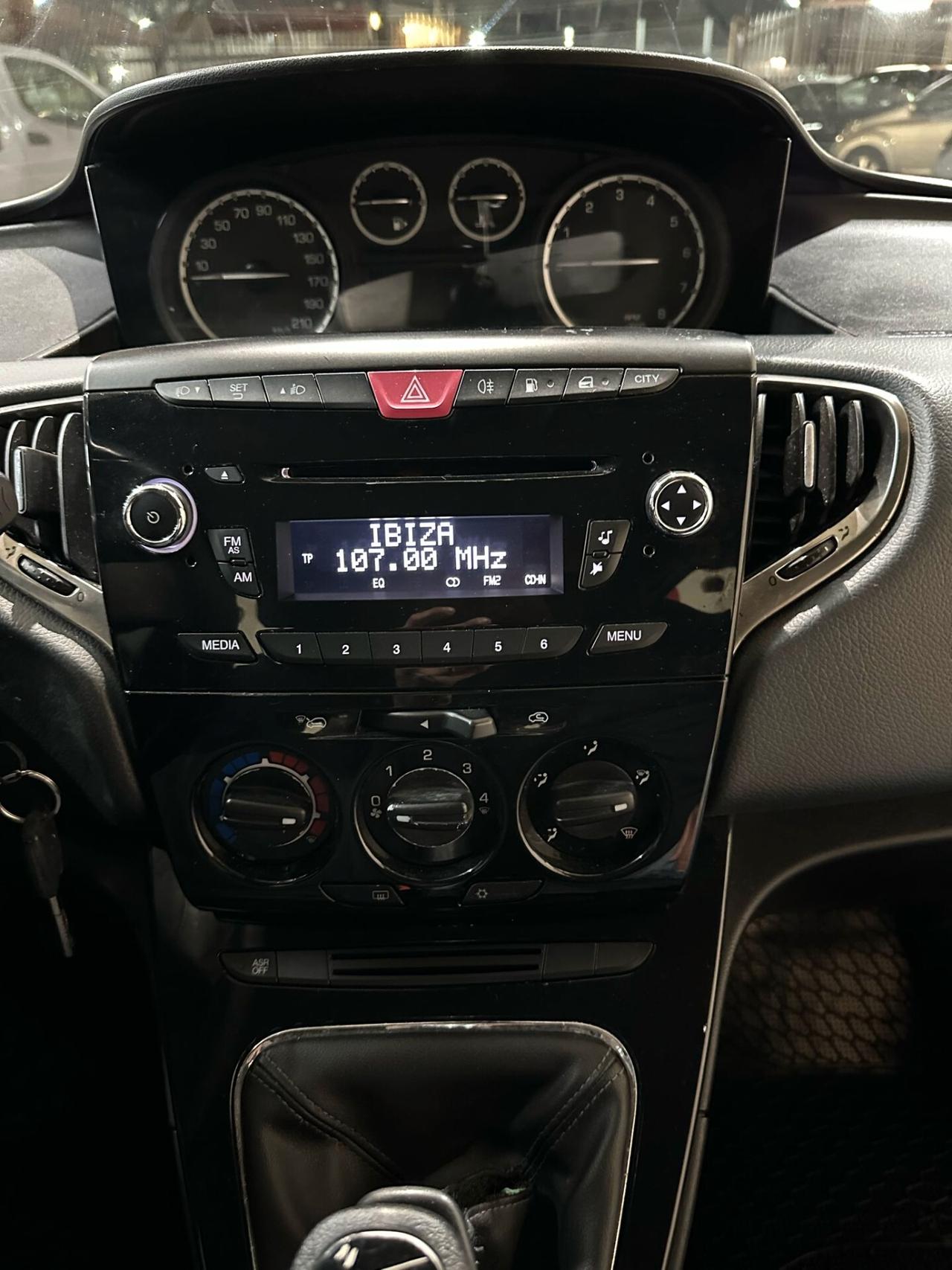 Lancia Ypsilon 1.2 69 CV 5 porte GPL Ecochic Silver