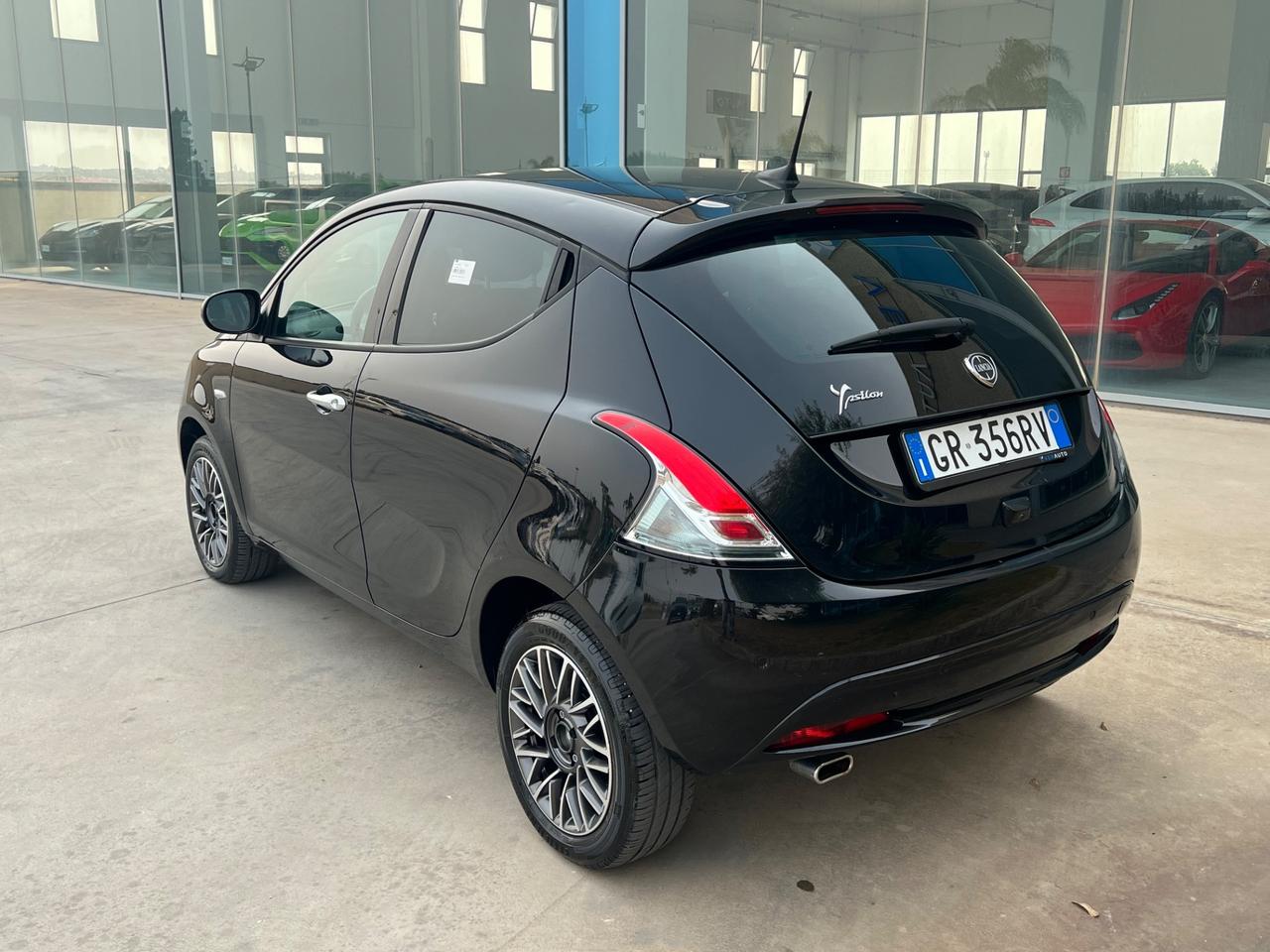 Lancia Ypsilon 1.0 69CV Hybrid Gold - possibilità noleggio no scoring