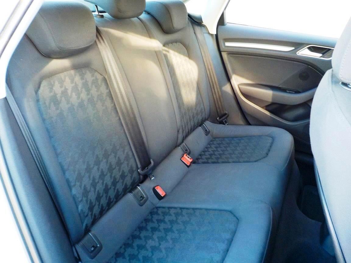 Audi A3 Sedan 1.6 TDI clean diesel Young