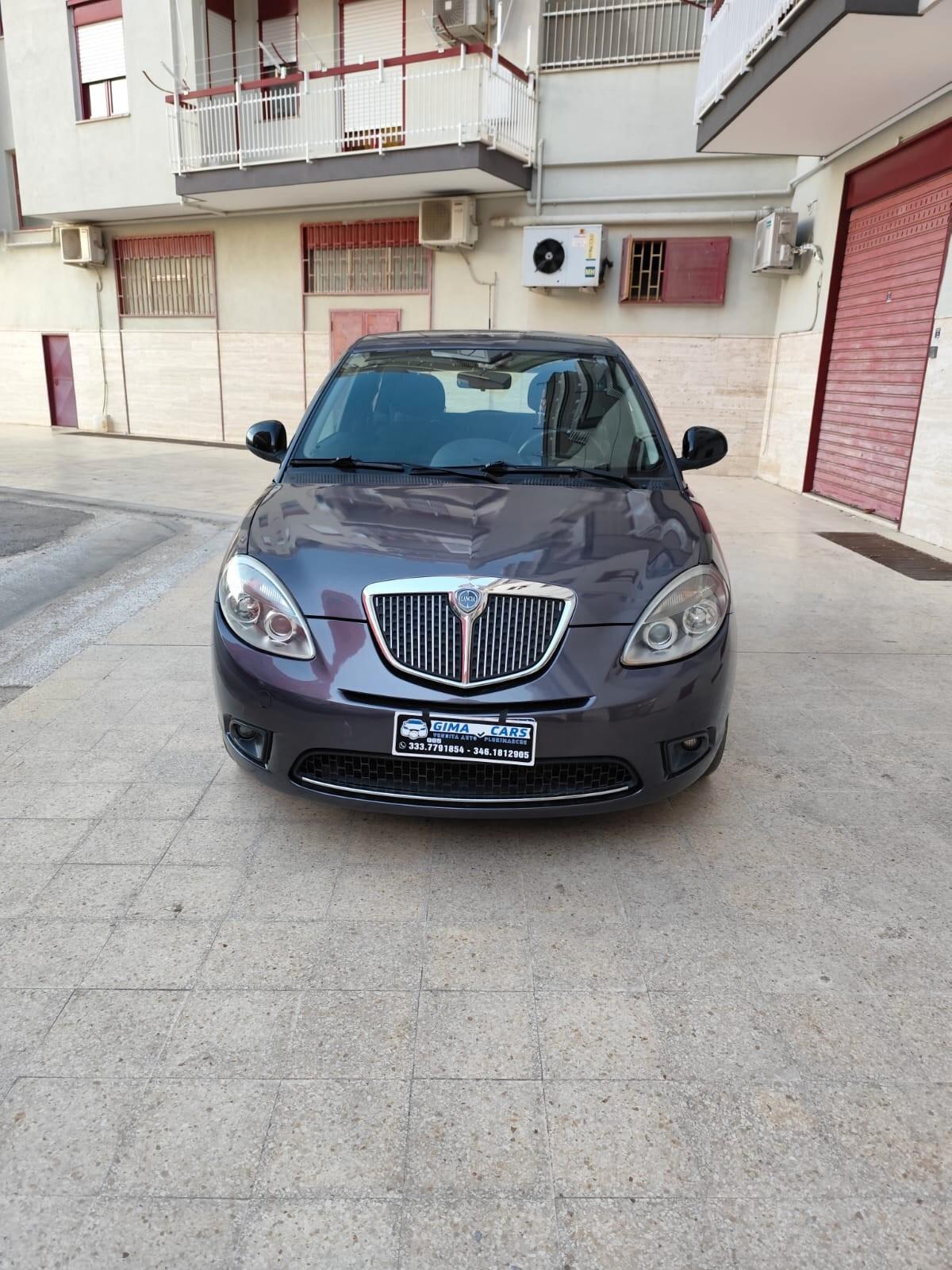 Lancia Ypsilon 1.3 MJT 75 CV Unyca