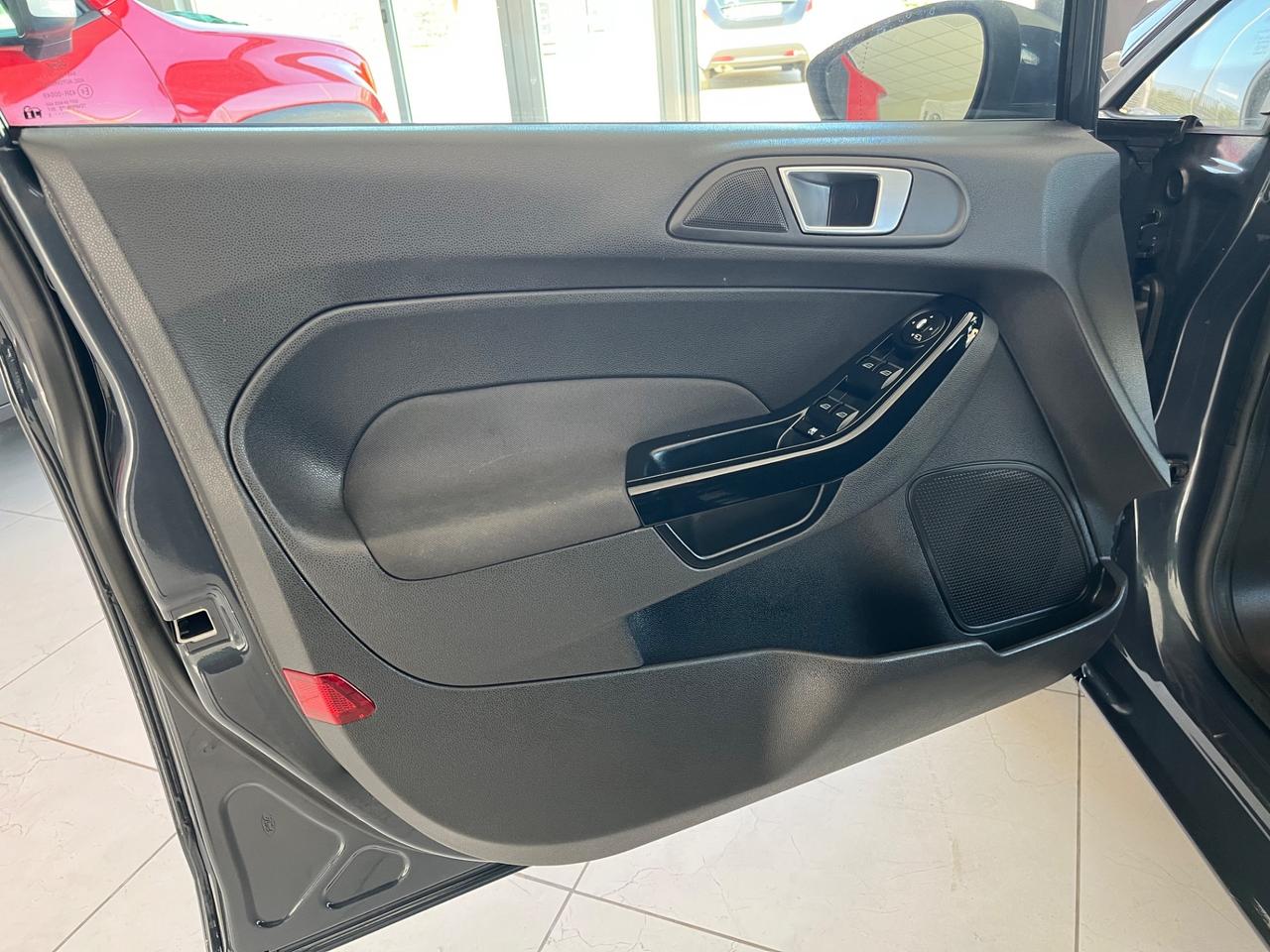 Ford Fiesta 1.5 TDCi 75CV 5 porte Titanium