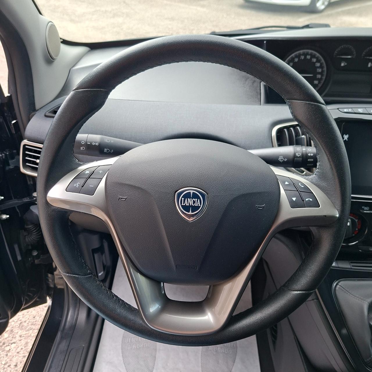 Lancia Ypsilon 1.0 Bz 70 Cv Hybrid Gold