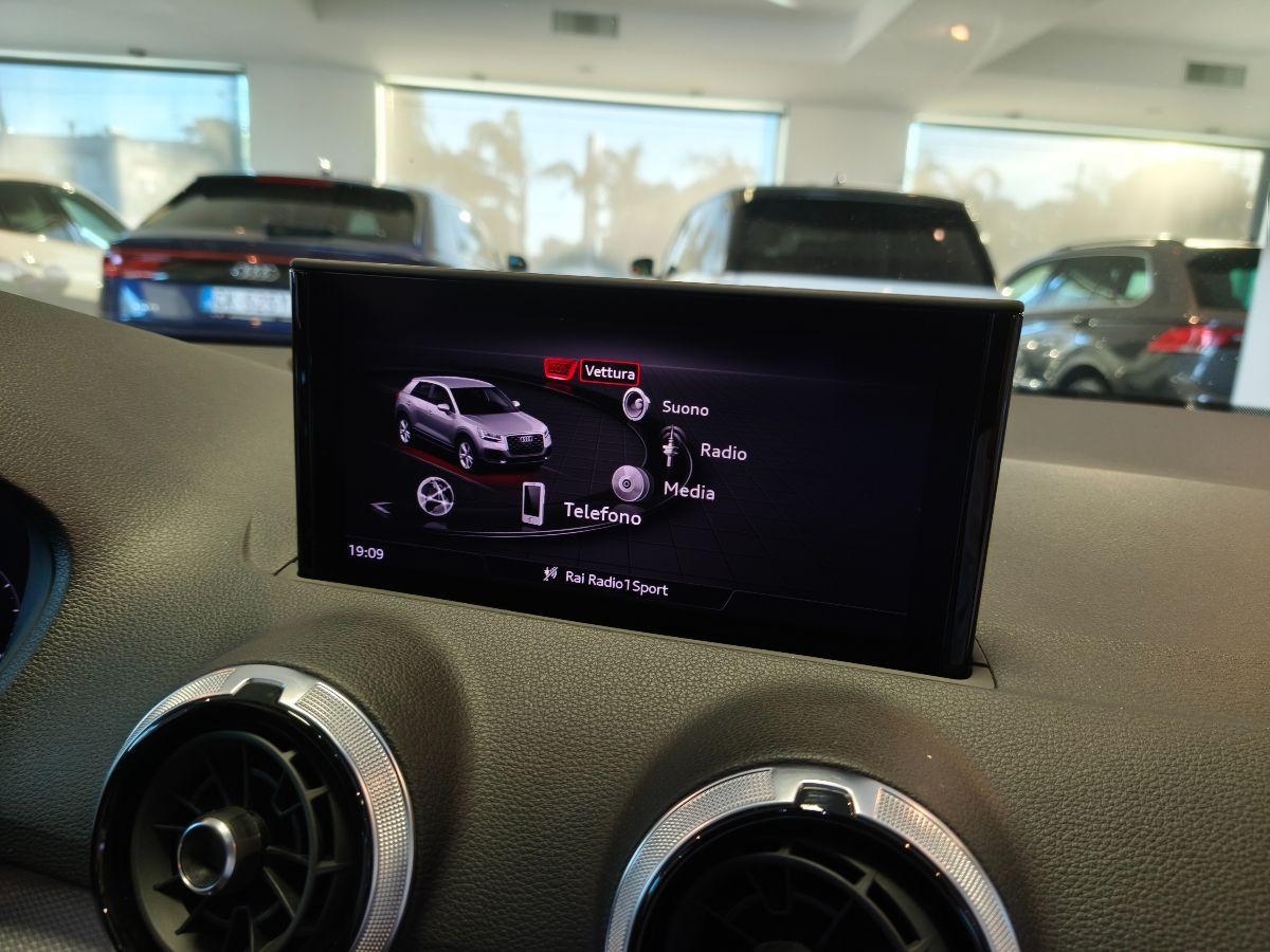 AUDI Q2 2.0 TDI S-tronic Grigio Freccia Perla Cokpit