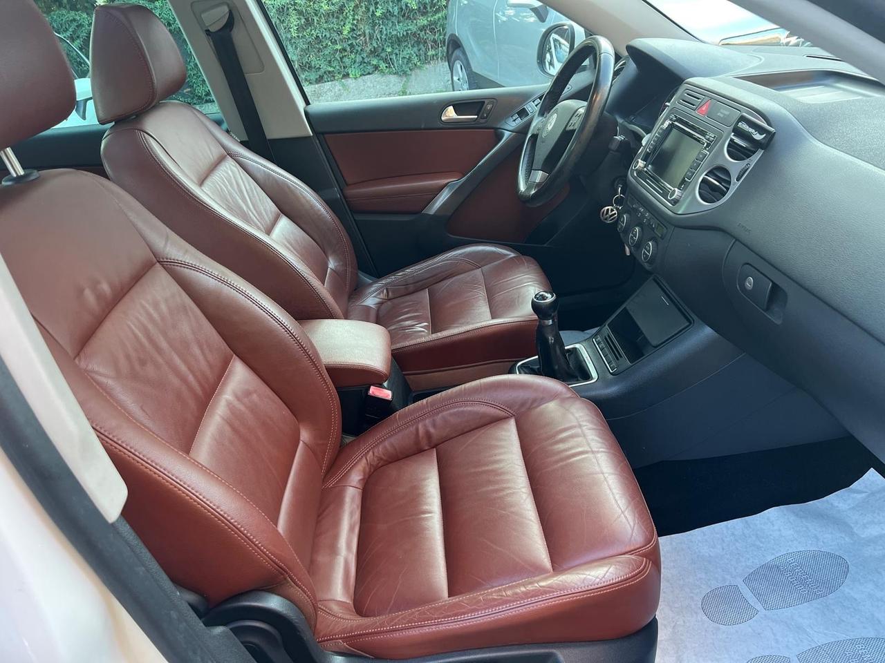 Volkswagen Tiguan 2.0 16V TDI DPF Sport & Style (18°)