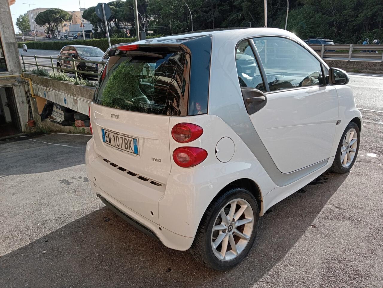 Smart ForTwo 1000 52 kW MHD coupé pure automatico