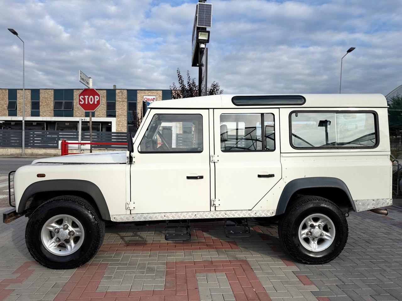 Land Rover Defender 110 2.5 Td5 9 POSTI SE