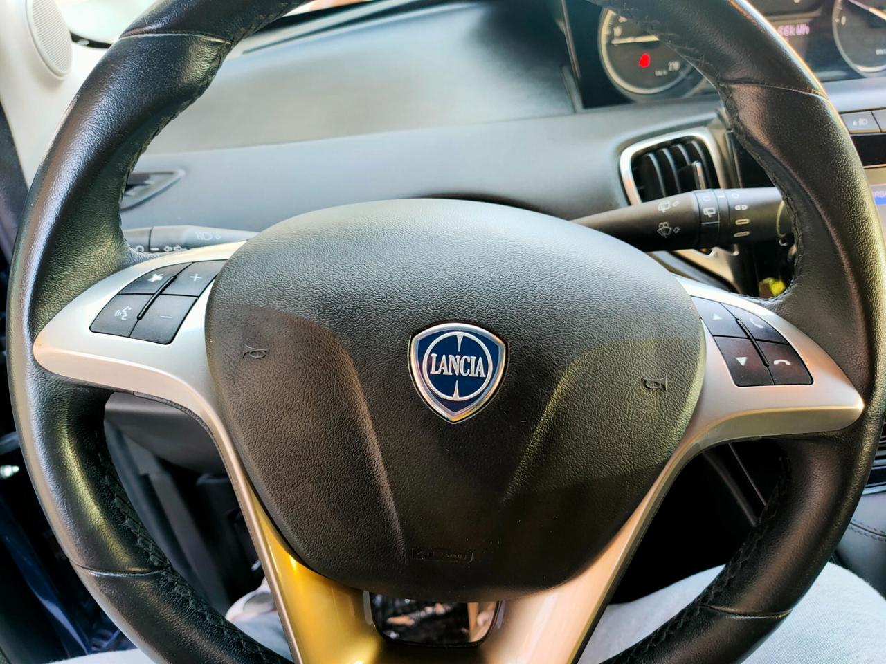 Lancia Ypsilon 1.0 FireFly 5 porte S&S Hybrid Ecochic Gold
