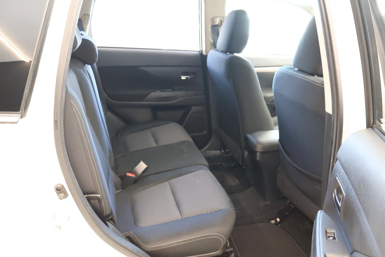 Mitsubishi Outlander 2.2 Instyle awd 7POSTI
