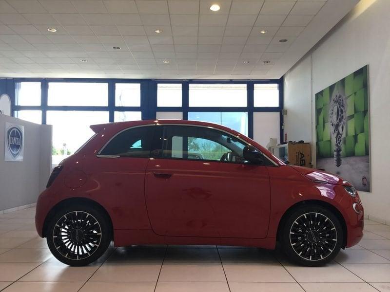 FIAT 500 Hybrid Hybrid Icon MY26 PACK STYLE
