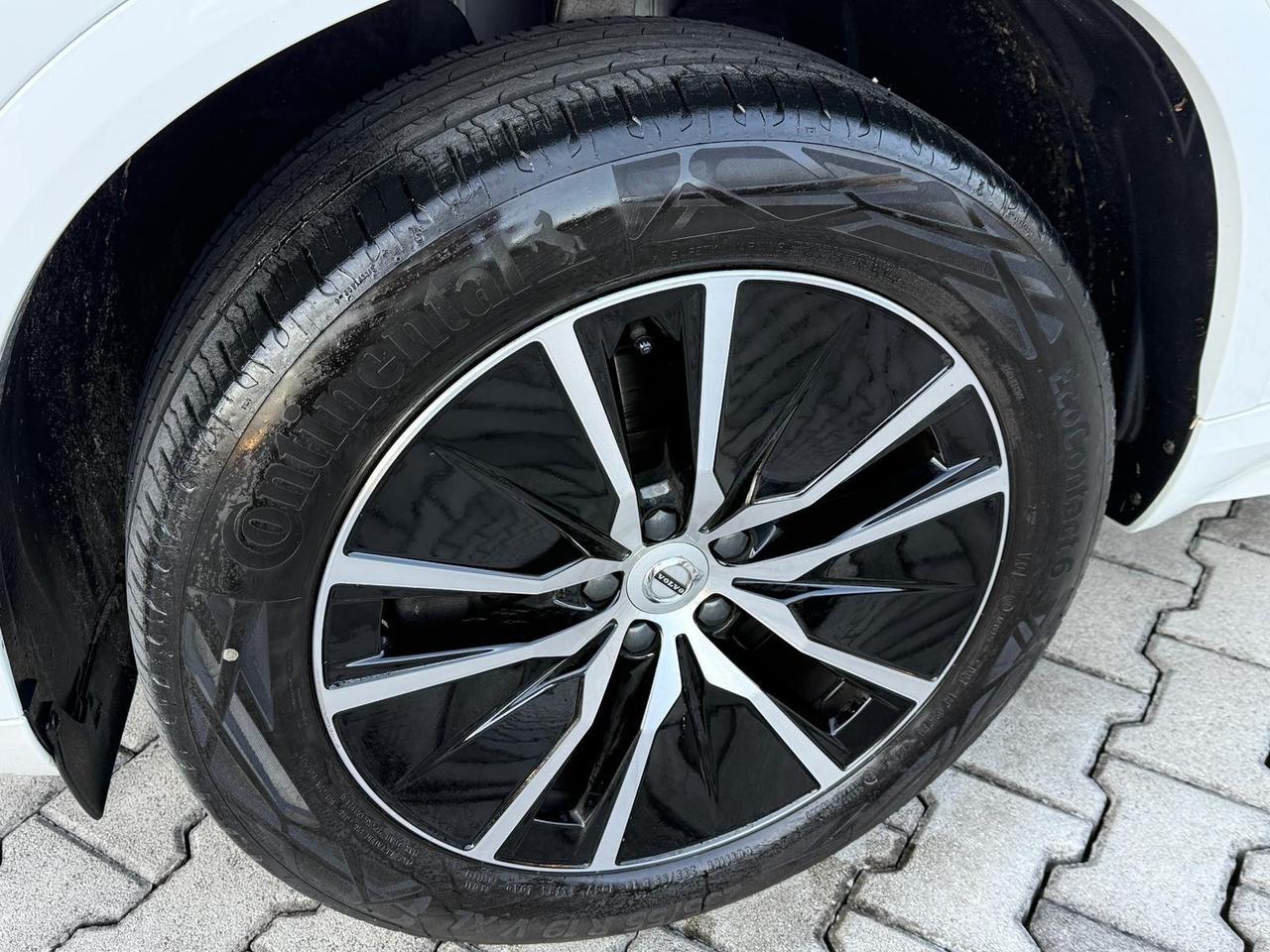 VOLVO XC90 MOMENTUM AWD IVA ESPOSTA