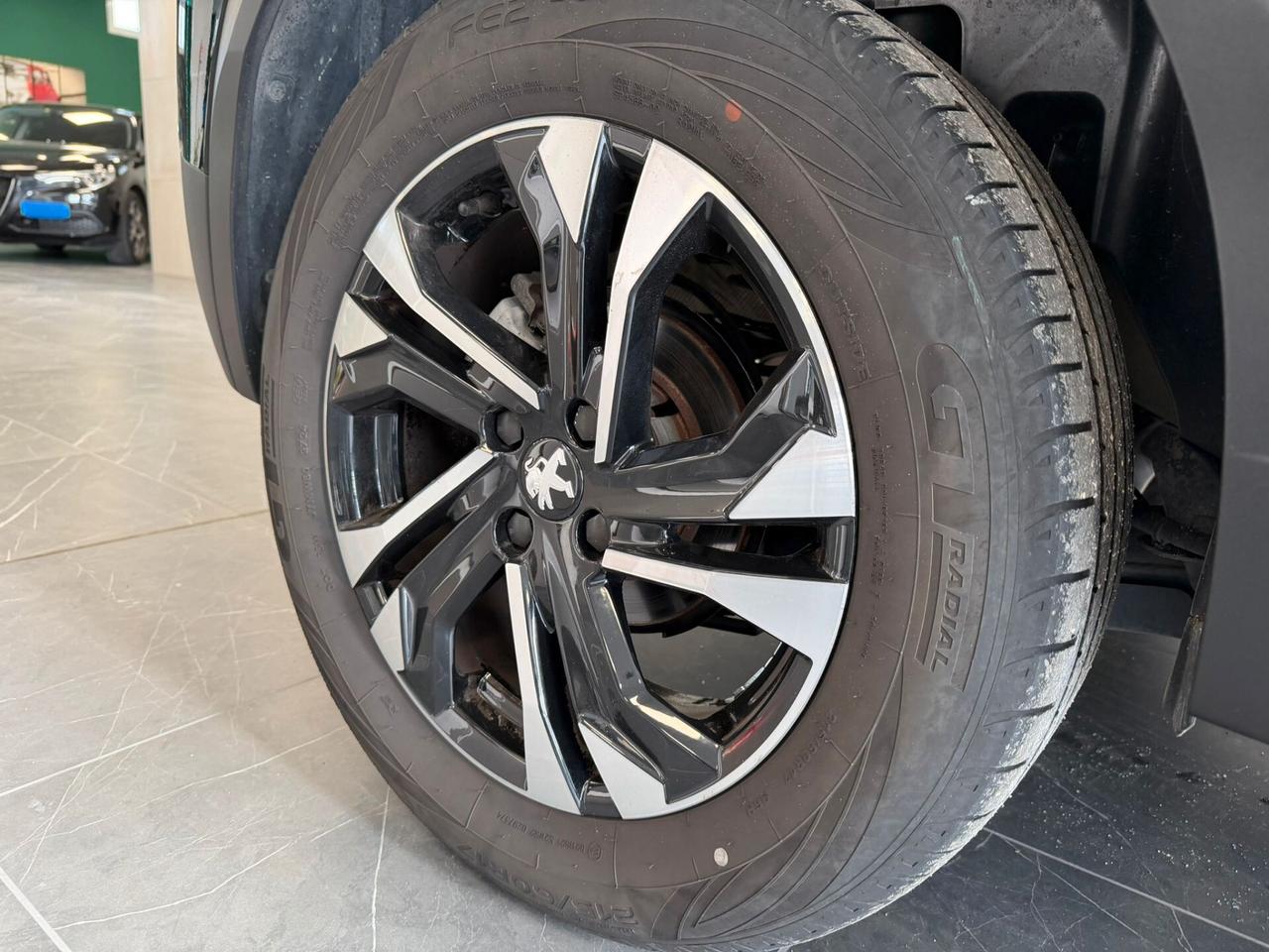 Peugeot 2008 PureTech 130 S&S EAT8 GT