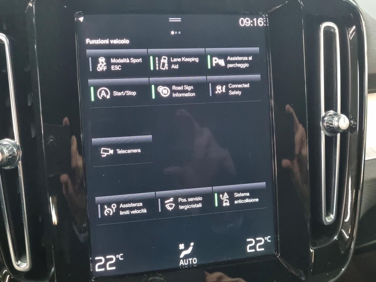 Volvo XC40 T2 automatico Momentum