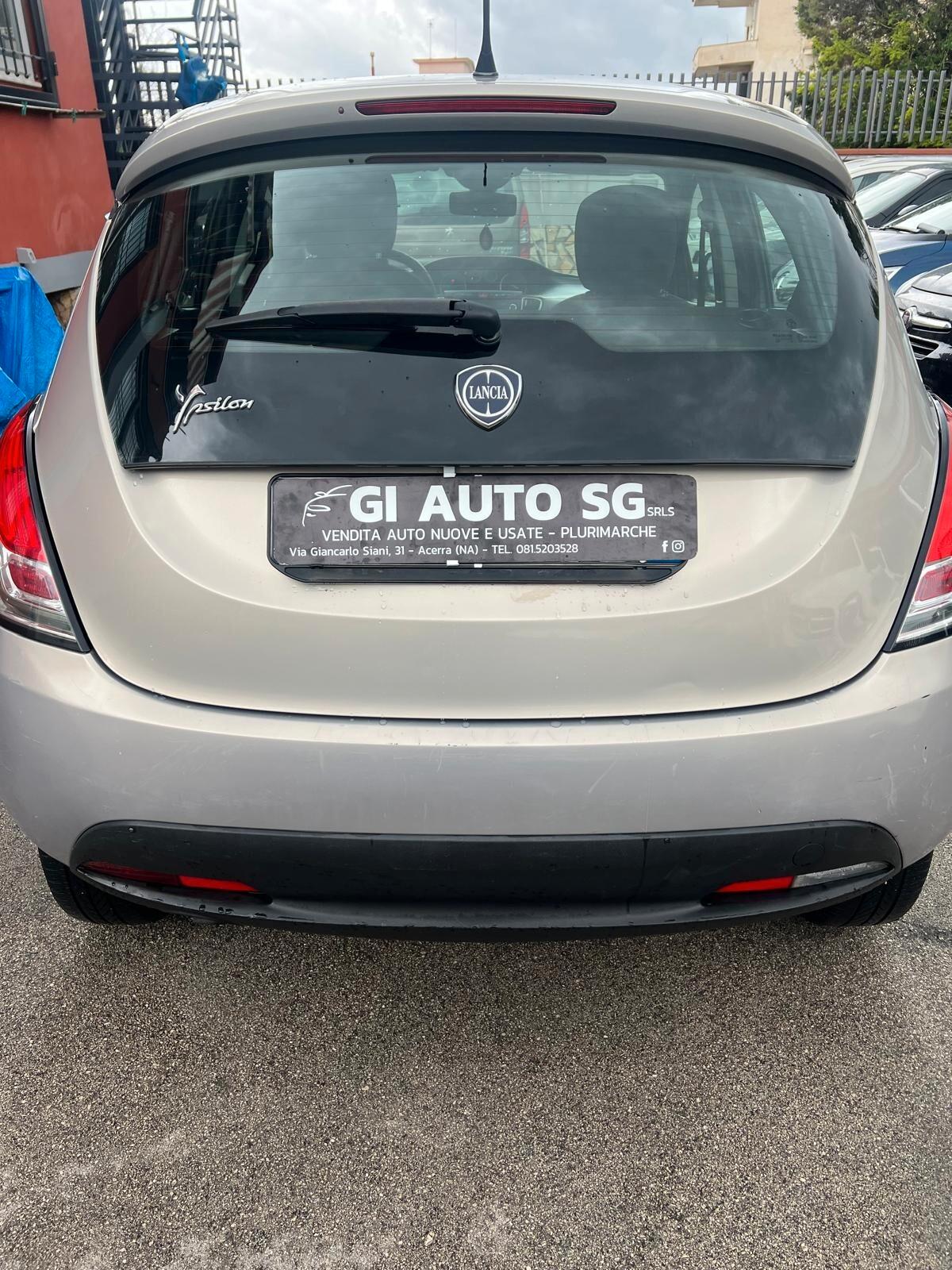 Lancia Ypsilon 0.9 TwinAir 85 CV 5 porte Metano Ecochic Silver