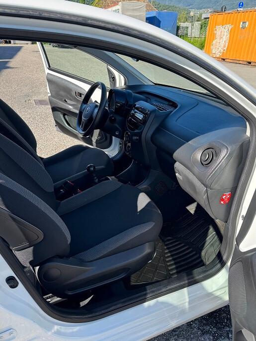 Toyota Aygo 1.0 VVT-i 69 CV 5 porte x-clusiv Black & White