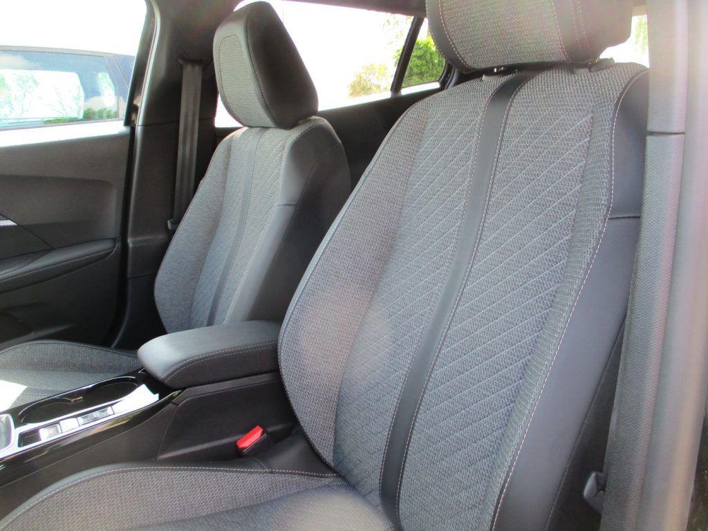 Peugeot 2008 PureTech 100 S&S Allure CarPlay/Led/Navi