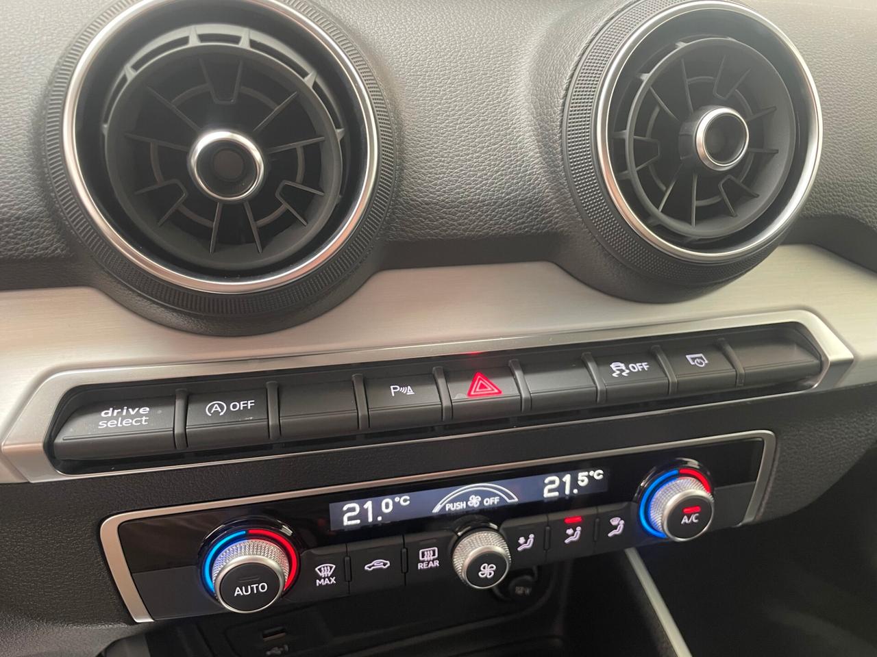 Audi Q2 1.6 116 CV 30 TDI S tronic Identity Black