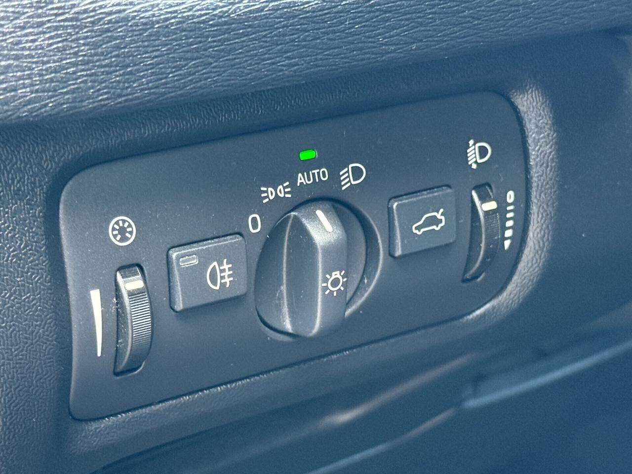 Volvo V40 - 2.0D. |UNIPRO|NAVI