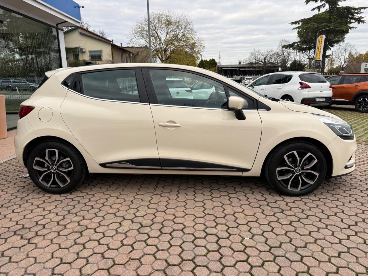 Renault Clio dCi 8V 90CV Start&Stop 82gr 5 porte OK NEOPATENTATI