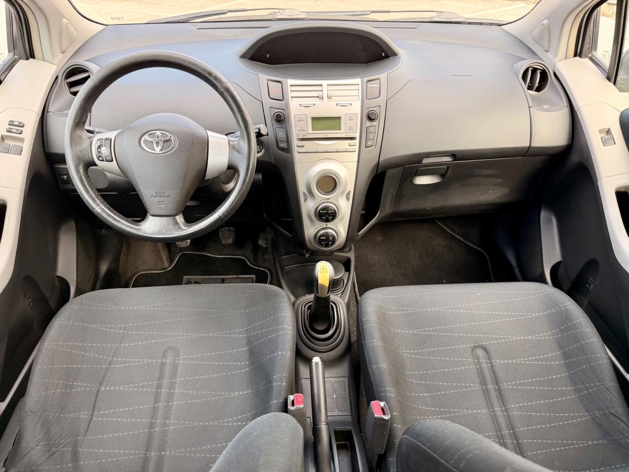 Toyota Yaris 1.3 5 p NAVI 2A SERIE