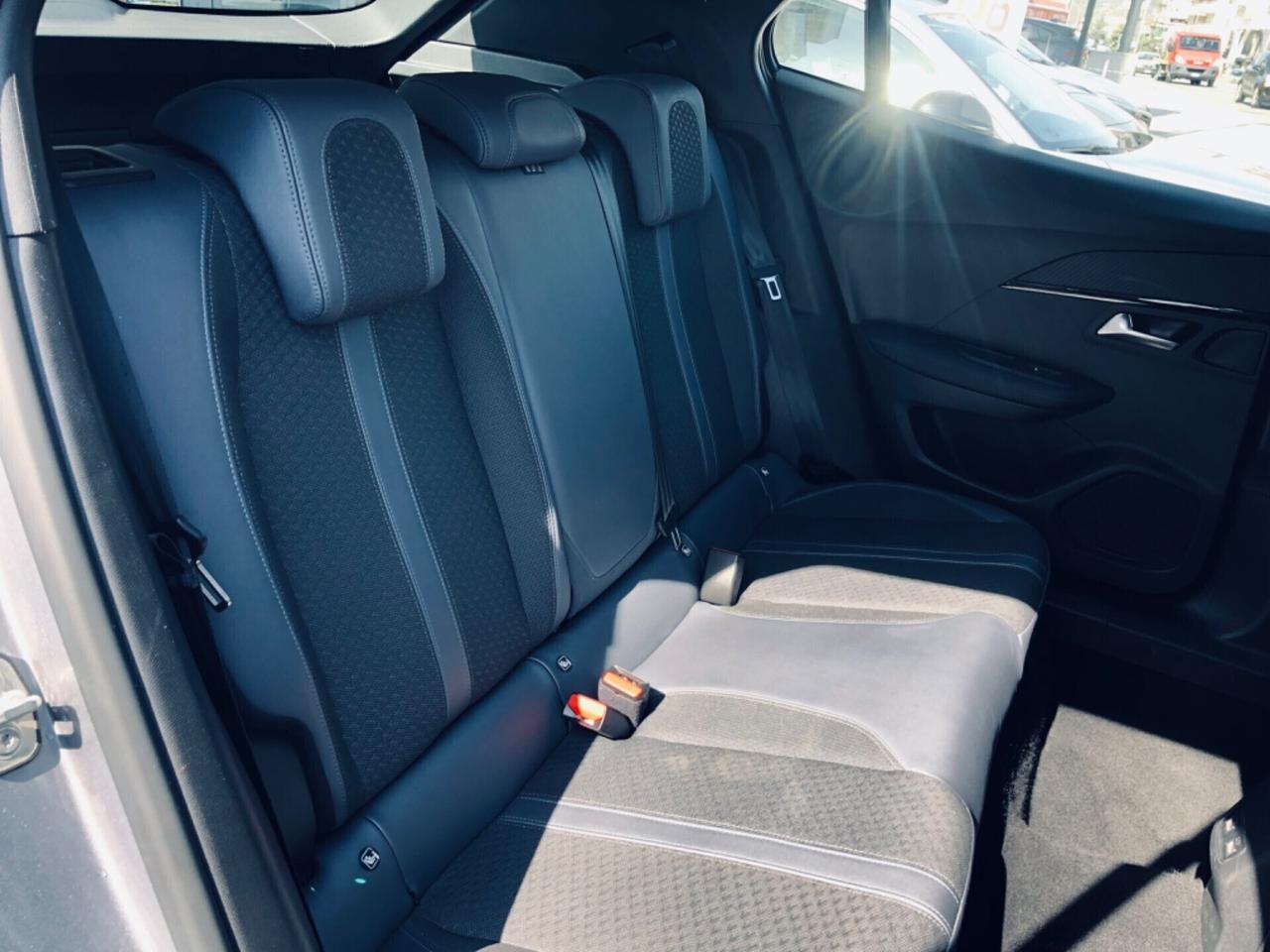 Peugeot 2008 BlueHDi 110 Allure PELLE TELECAMERA