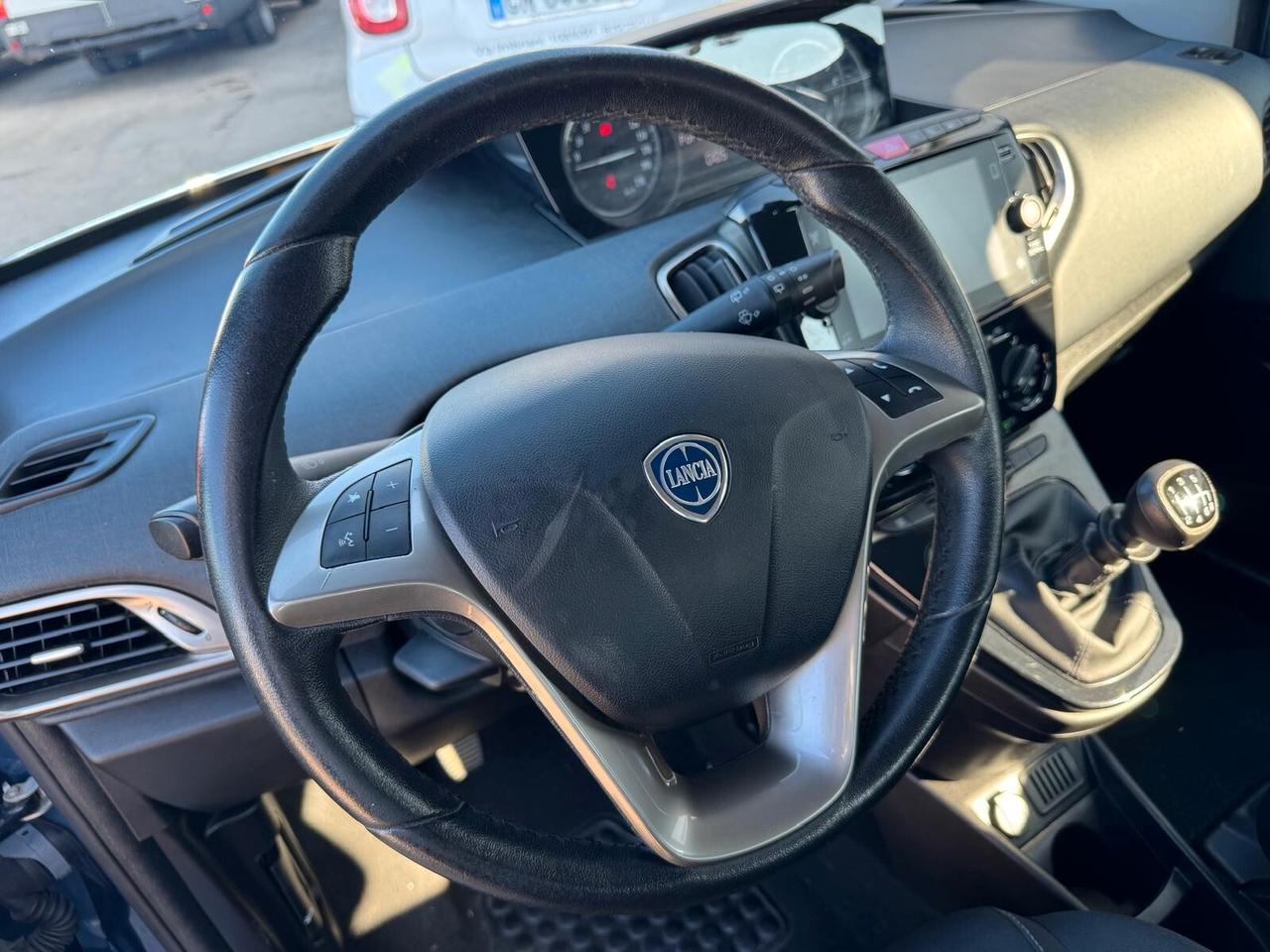 Lancia Ypsilon 1.0 FireFly 5 porte S&S Hybrid Ecochic Gold