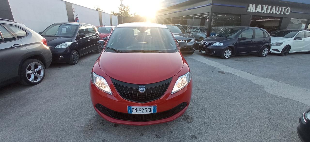 Lancia Ypsilon 1.0 Hybrid