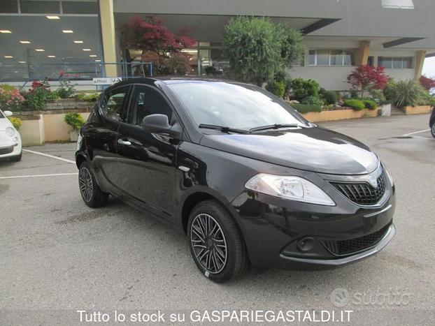 Lancia Ypsilon 1.0 FireFly 5 porte S&S Hybrid Oro