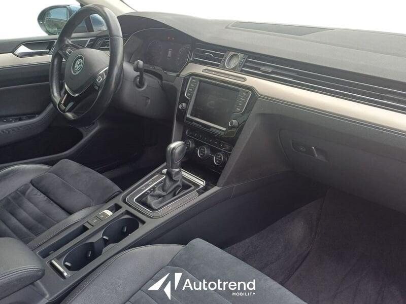 Volkswagen Passat Variant 2.0 TDI 190 CV Automatica DSG Highline R-Line Pack BMT