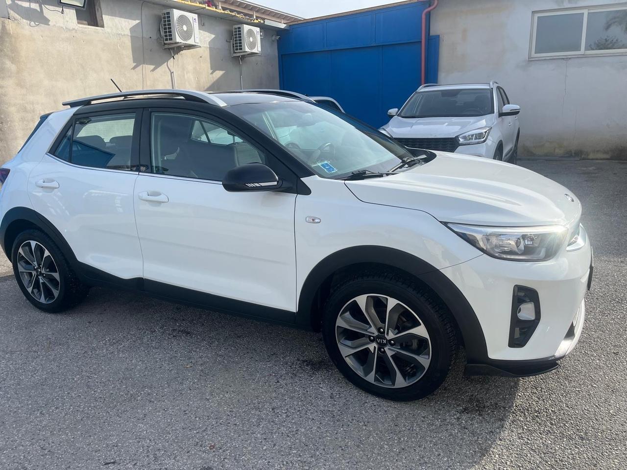 Kia Stonic -1.4MPI-gpl style design pack-2019