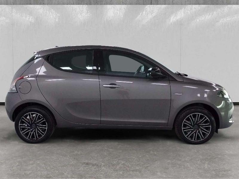 Lancia Ypsilon 1.0 firefly hybrid Gold s&s 70cv