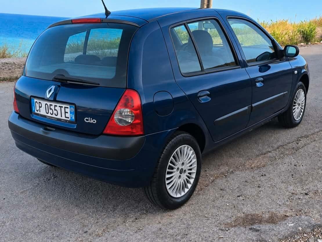 Renault Clio 1.2 16V 75 CV Luxe Privilege 5 porte NUOVA