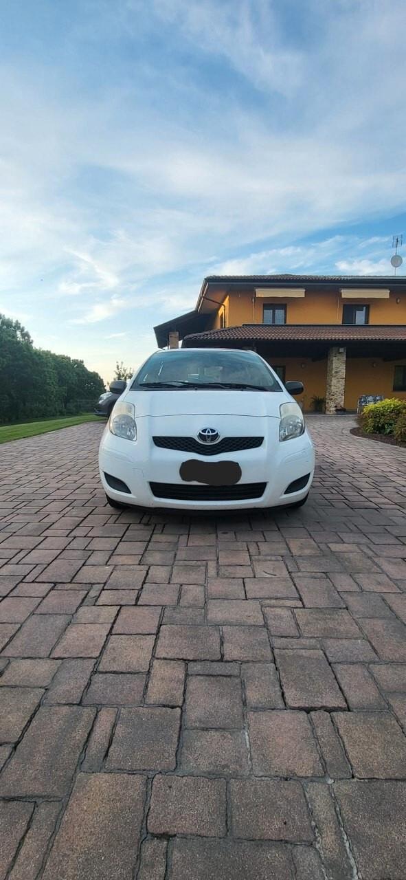 Toyota Yaris 1.0 5 porte