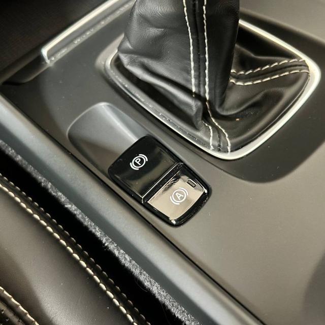 VOLVO XC40 D3 R-design